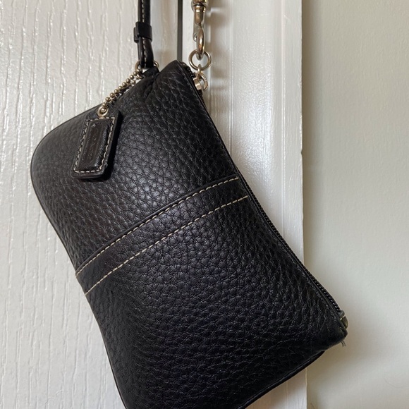 Coach wristlet. - Picture 7 of 10